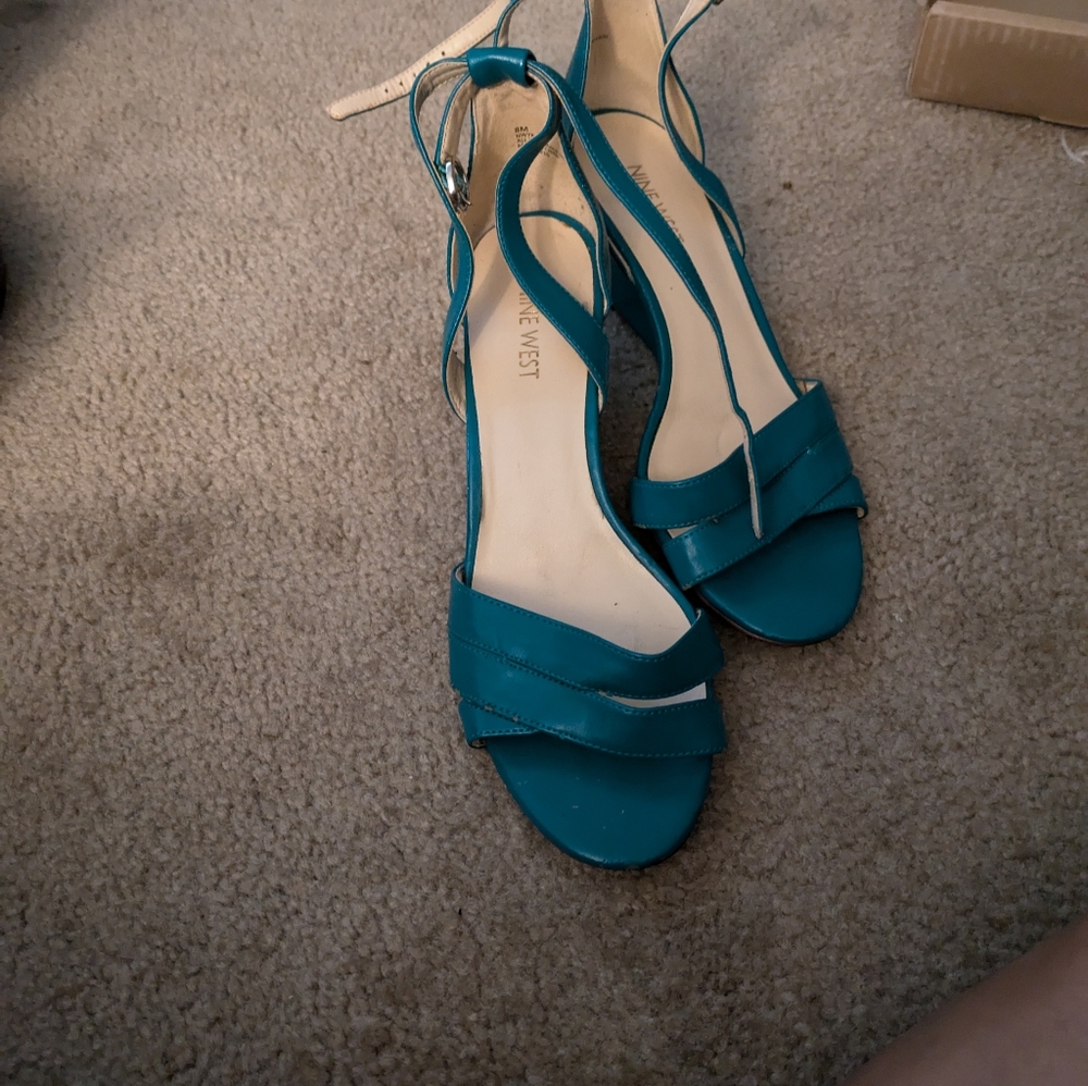 Nine West strappy wedge, size 8, teal